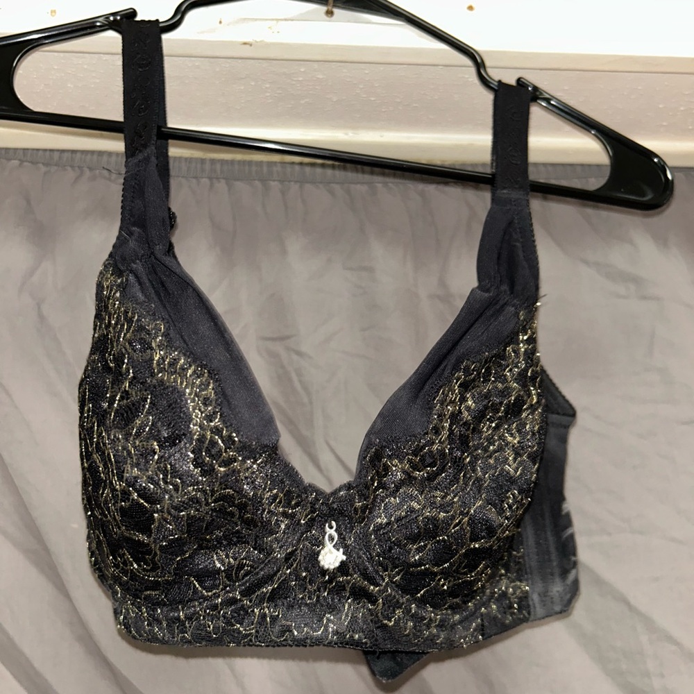 Black and Gold Lace Underwire Push-Up Bra